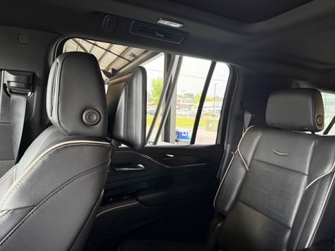 Used 2021 Cadillac Escalade ESV Premium Luxury w/ Driver Assist Tech Package AWD/4WD image 6