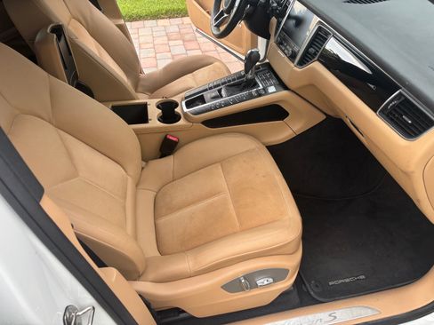 Used 2017 Porsche Macan S AWD/4WD image 4