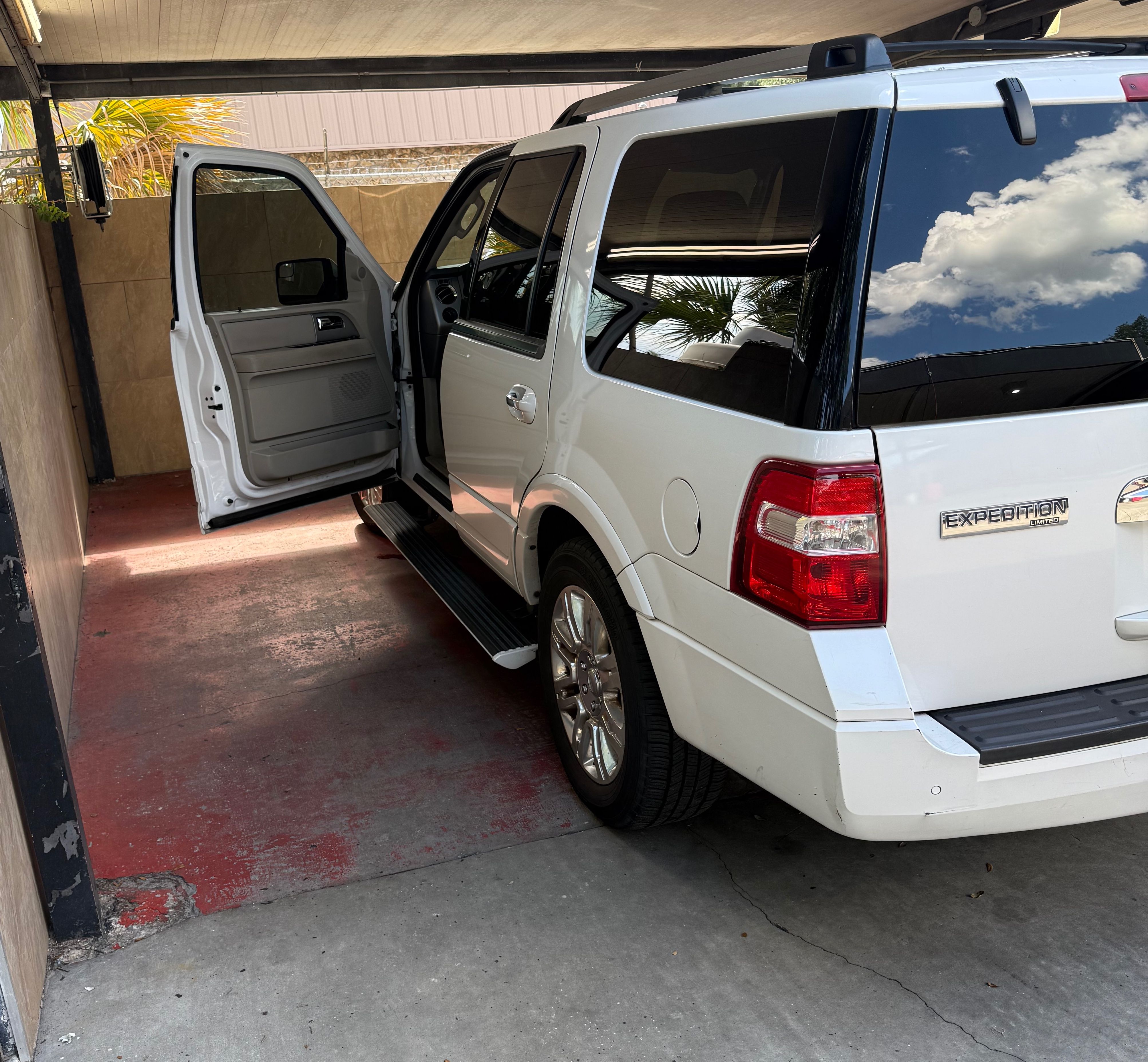 Used 2012 Ford Expedition Limited RWD image 5