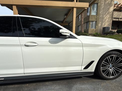 Used 2019 BMW 530e w/ M Sport Package image 5