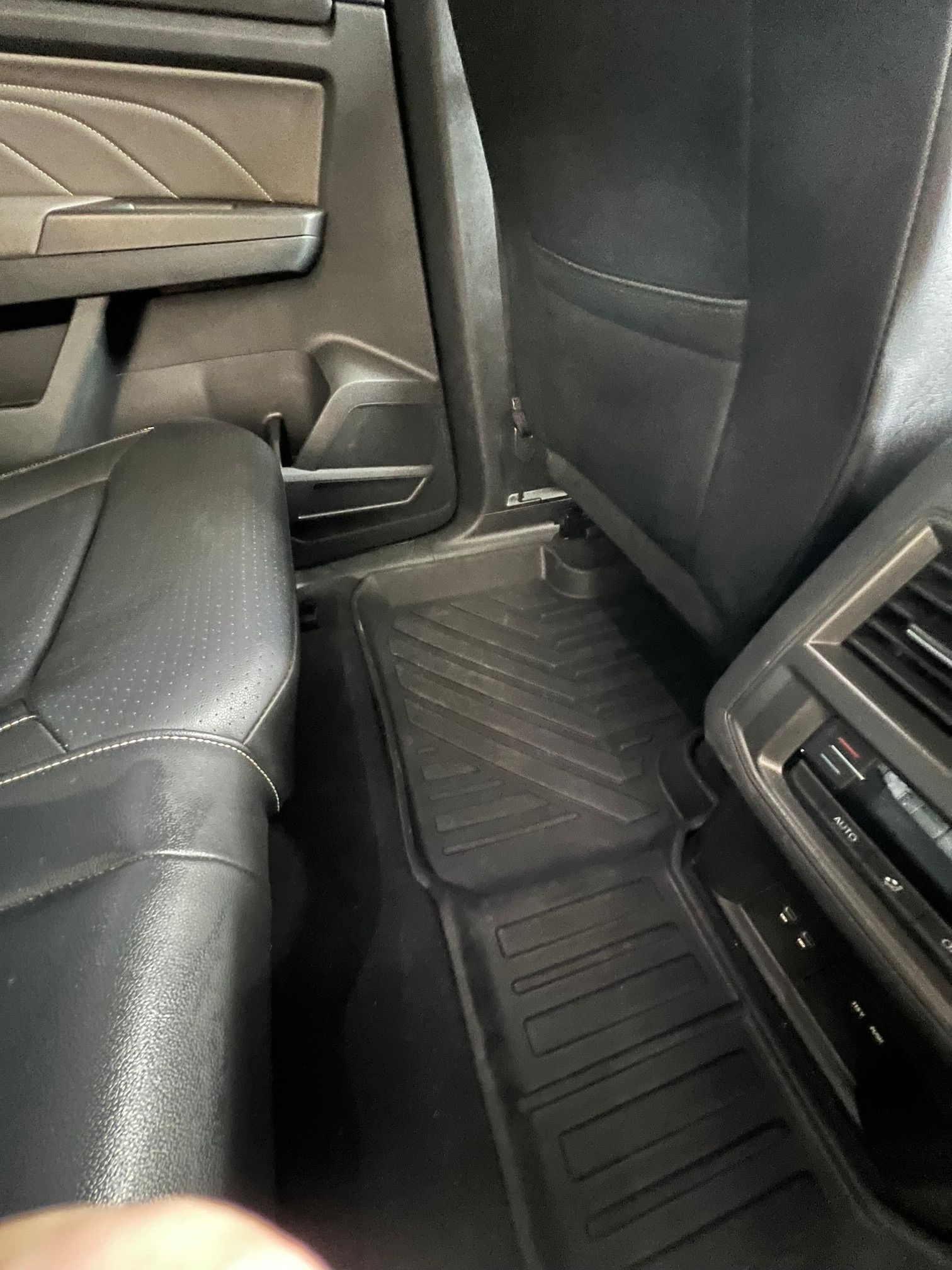 Used 2022 Volkswagen Atlas SE w/ Panoramic Sunroof Package FWD image 14