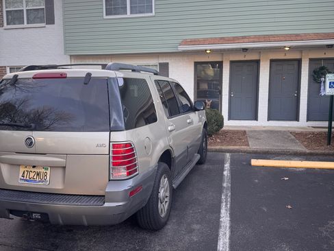 Used 2005 Mercury Mountaineer Premier image 8