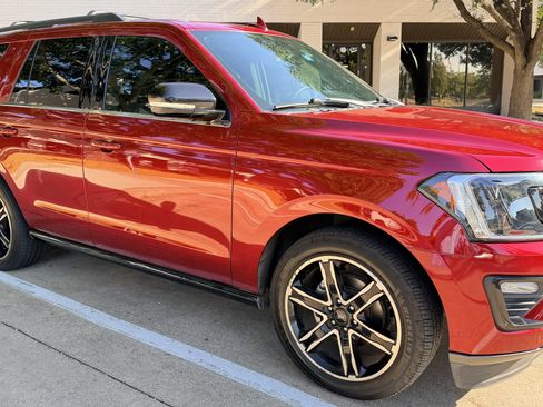 Used 2019 Ford Expedition Limited w/ Equipment Group 303A AWD/4WD image 2