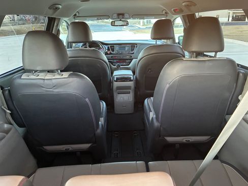 Used 2016 Kia Sedona EX image 8