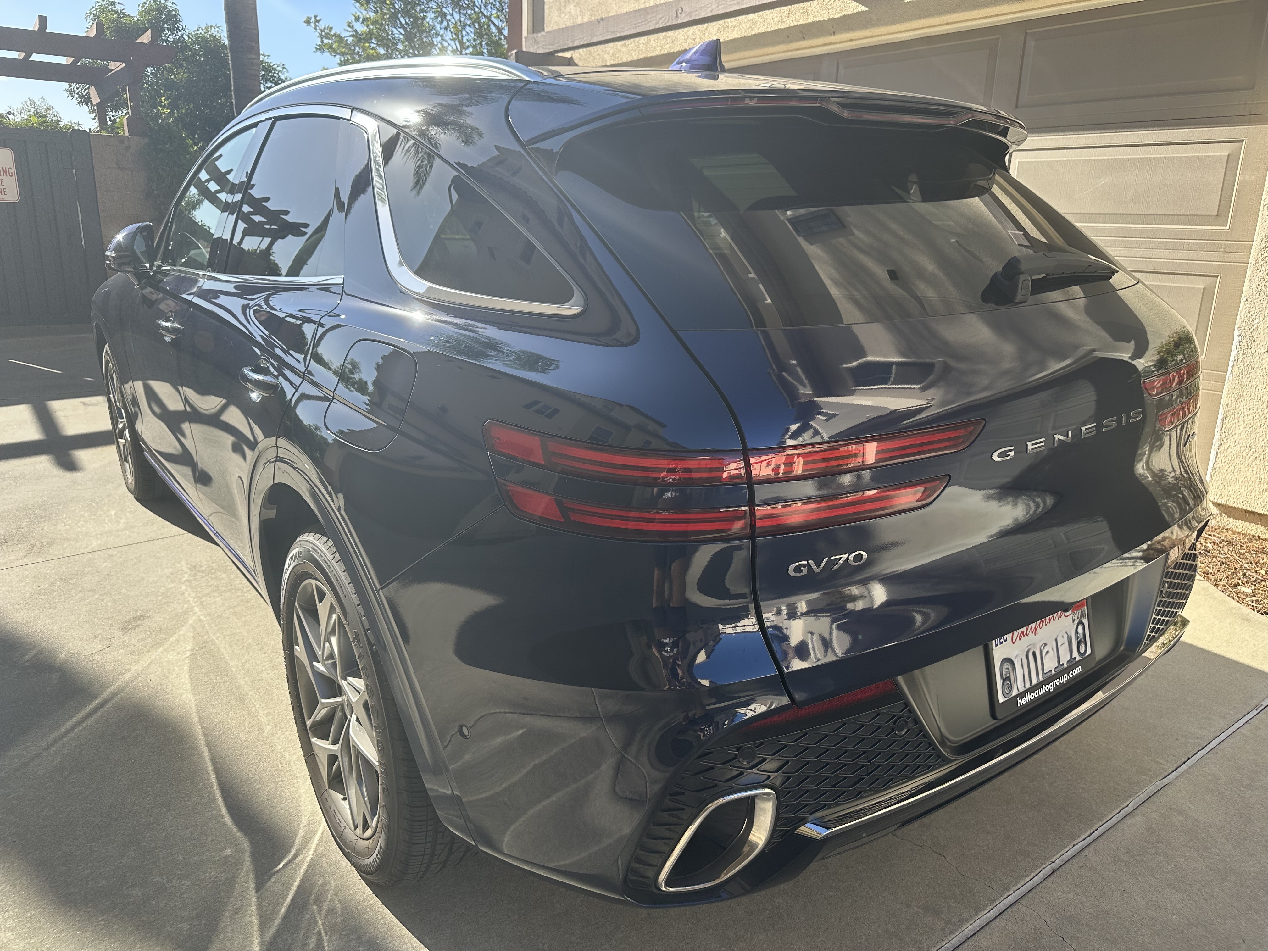 Used 2022 Genesis GV70 2.5T w/ Advanced Package AWD/4WD image 8