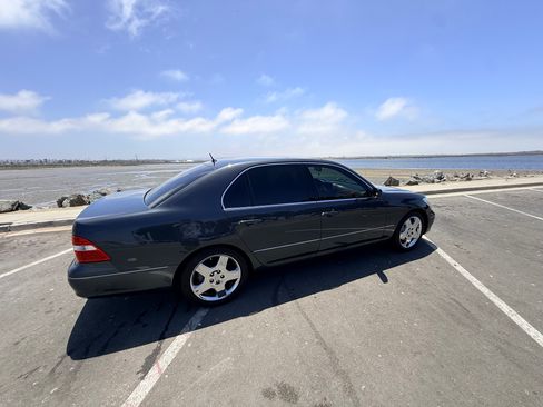 Used 2005 Lexus LS 430 RWD image 5