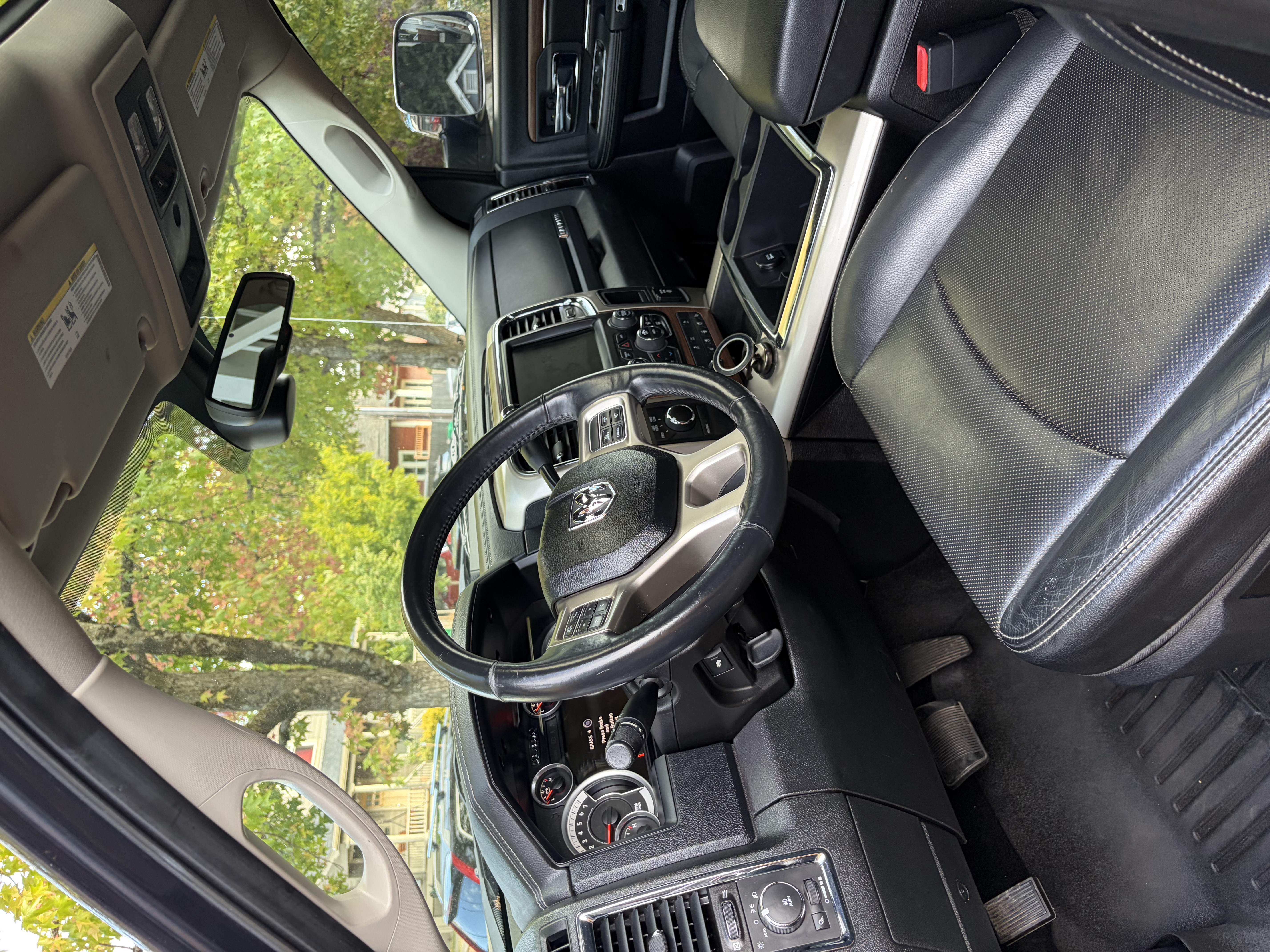 Used 2014 RAM 2500 Laramie w/ Convenience Group AWD/4WD image 8