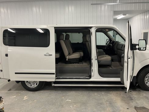 Used 2018 Nissan NV 3500 SL image 17
