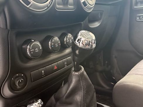 Used 2012 Jeep Wrangler Sahara w/ Dual Top Group image 9