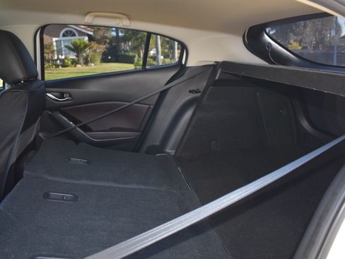 Used 2018 MAZDA MAZDA3 Touring FWD image 22