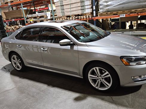Used 2013 Volkswagen Passat TDI SEL Premium image 4