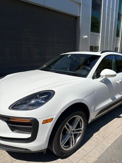 Used 2022 Porsche Macan AWD/4WD image 4