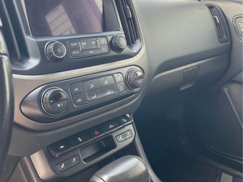 Used 2018 Chevrolet Colorado Z71 w/ Z71 Midnight Edition image 6