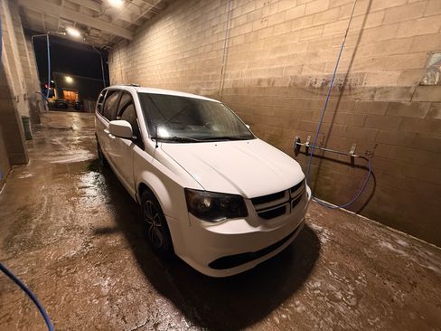 Used 2019 Dodge Grand Caravan GT image 4