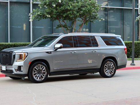 Used 2023 GMC Yukon XL Denali Ultimate w/ LPO, Floor Liner Package AWD/4WD image 1