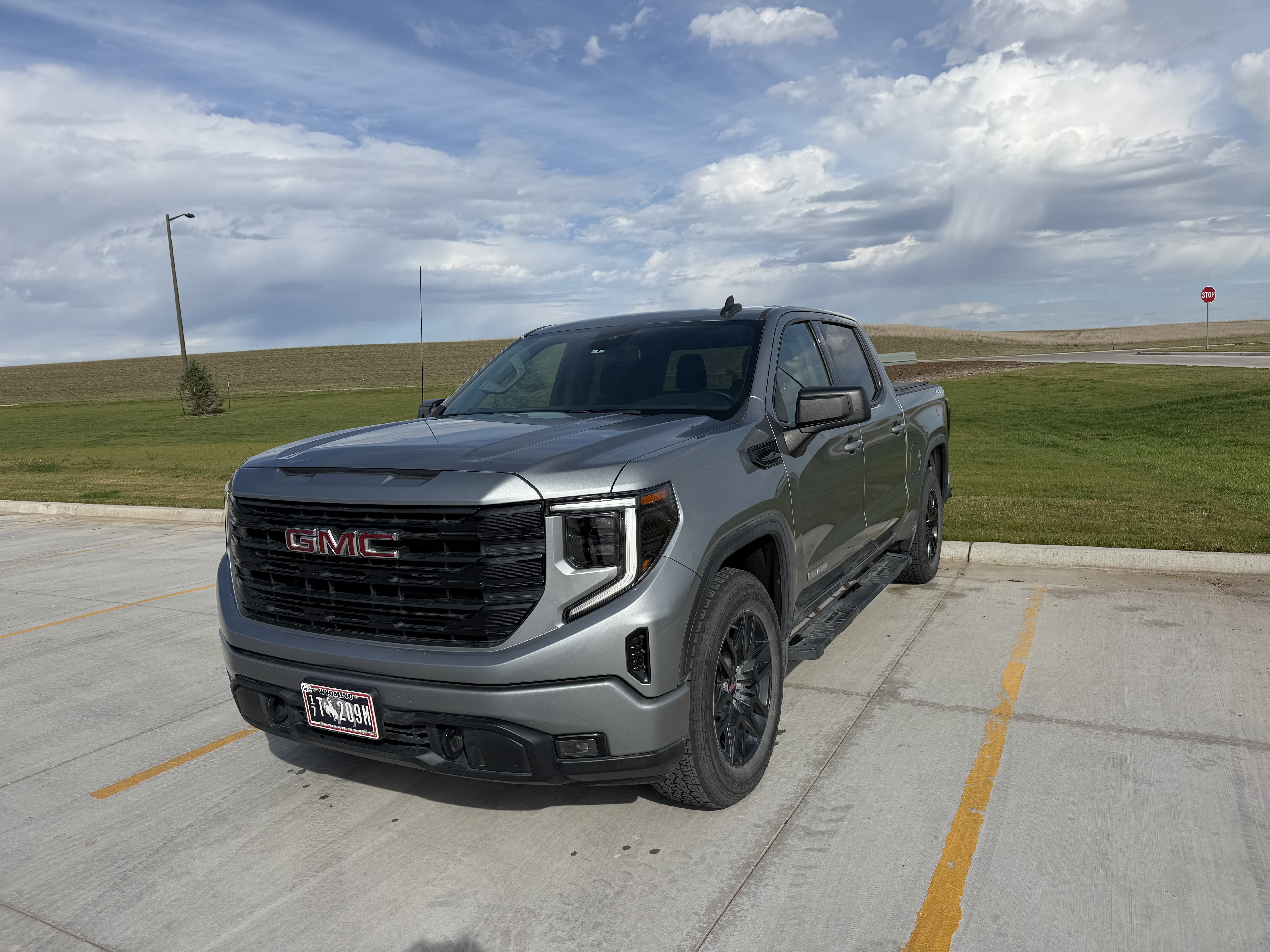 Used 2023 GMC Sierra 1500 Elevation AWD/4WD image 1