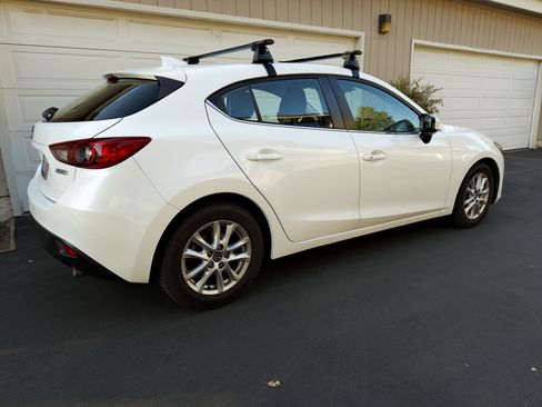 Used 2016 MAZDA MAZDA3 i Touring w/ Popular Equipment Package FWD image 2
