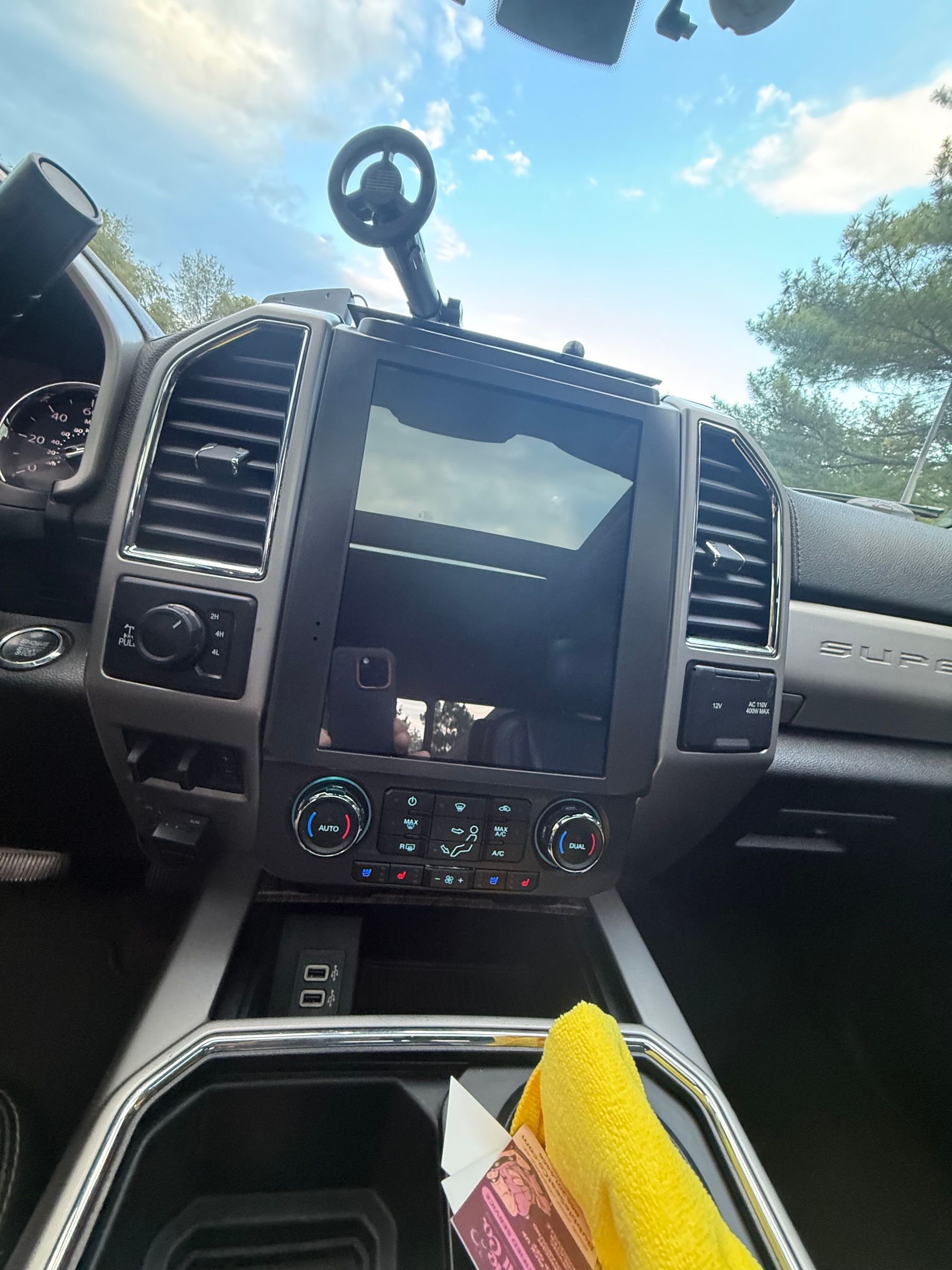 Used 2018 Ford F250 Lariat w/ Lariat Ultimate Package AWD/4WD image 16