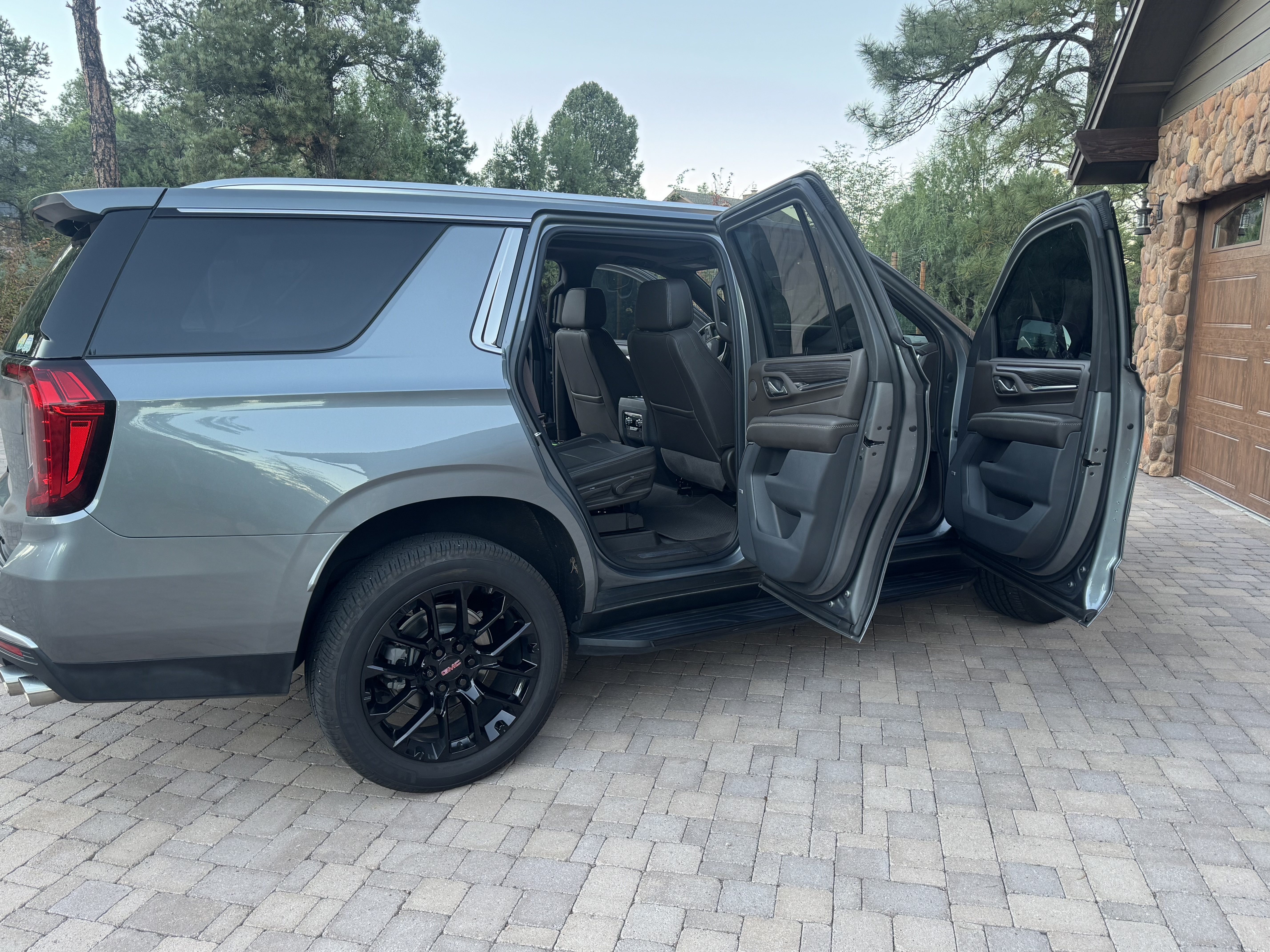 Used 2022 GMC Yukon Denali AWD/4WD image 9