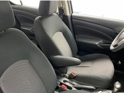 Used 2018 Nissan Versa SV image 2