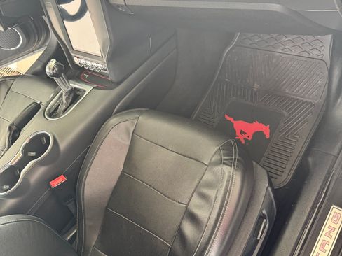 Used 2018 Ford Mustang Premium image 6