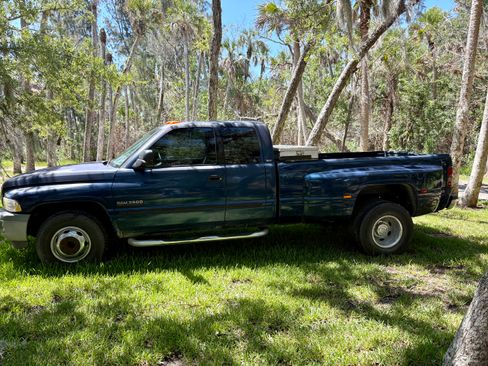 Used 2002 Dodge Ram 3500 Truck 2WD Quad Cab image 2