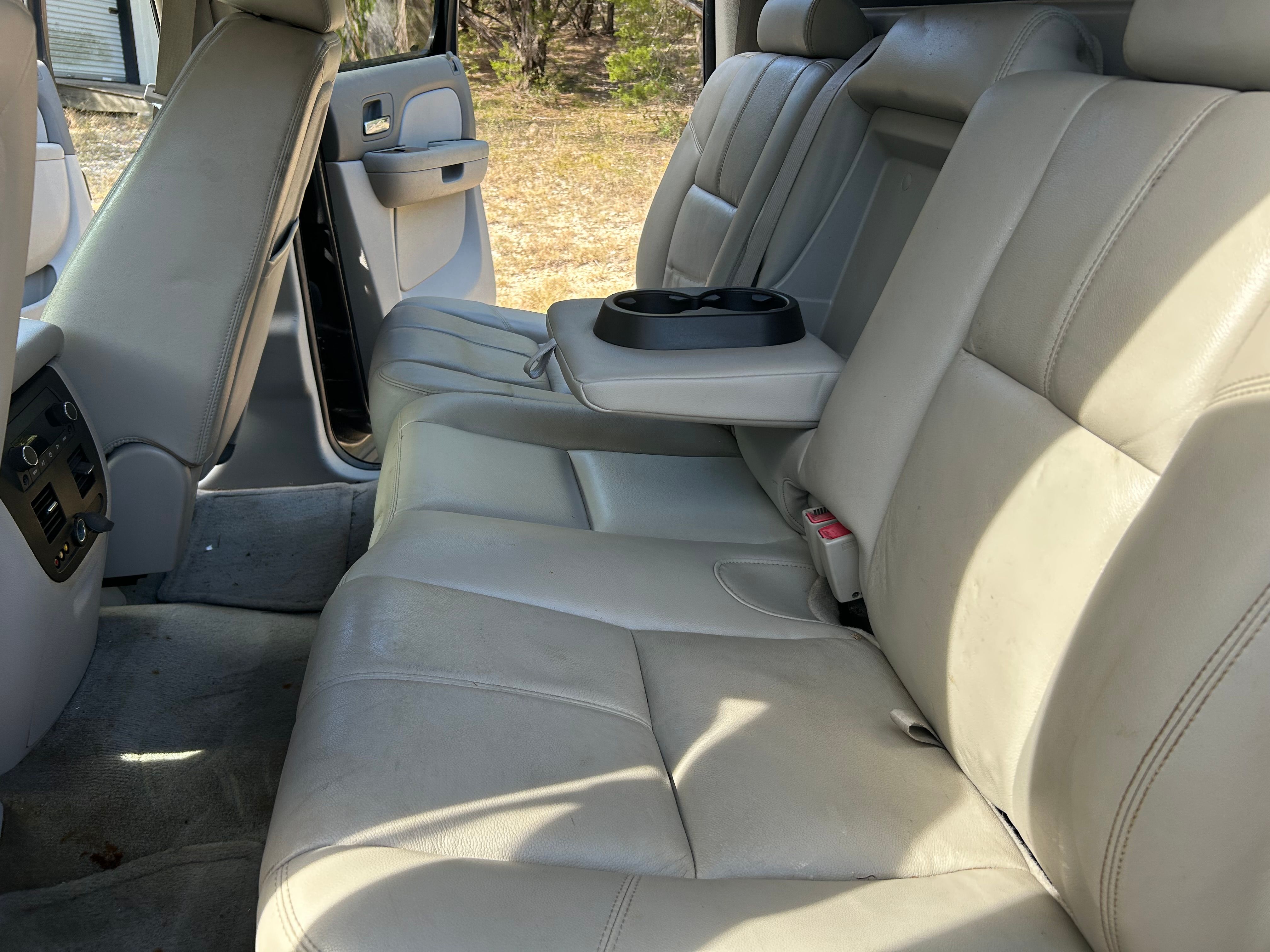 Used 2010 Chevrolet Avalanche LT w/ Luxury Package AWD/4WD image 21