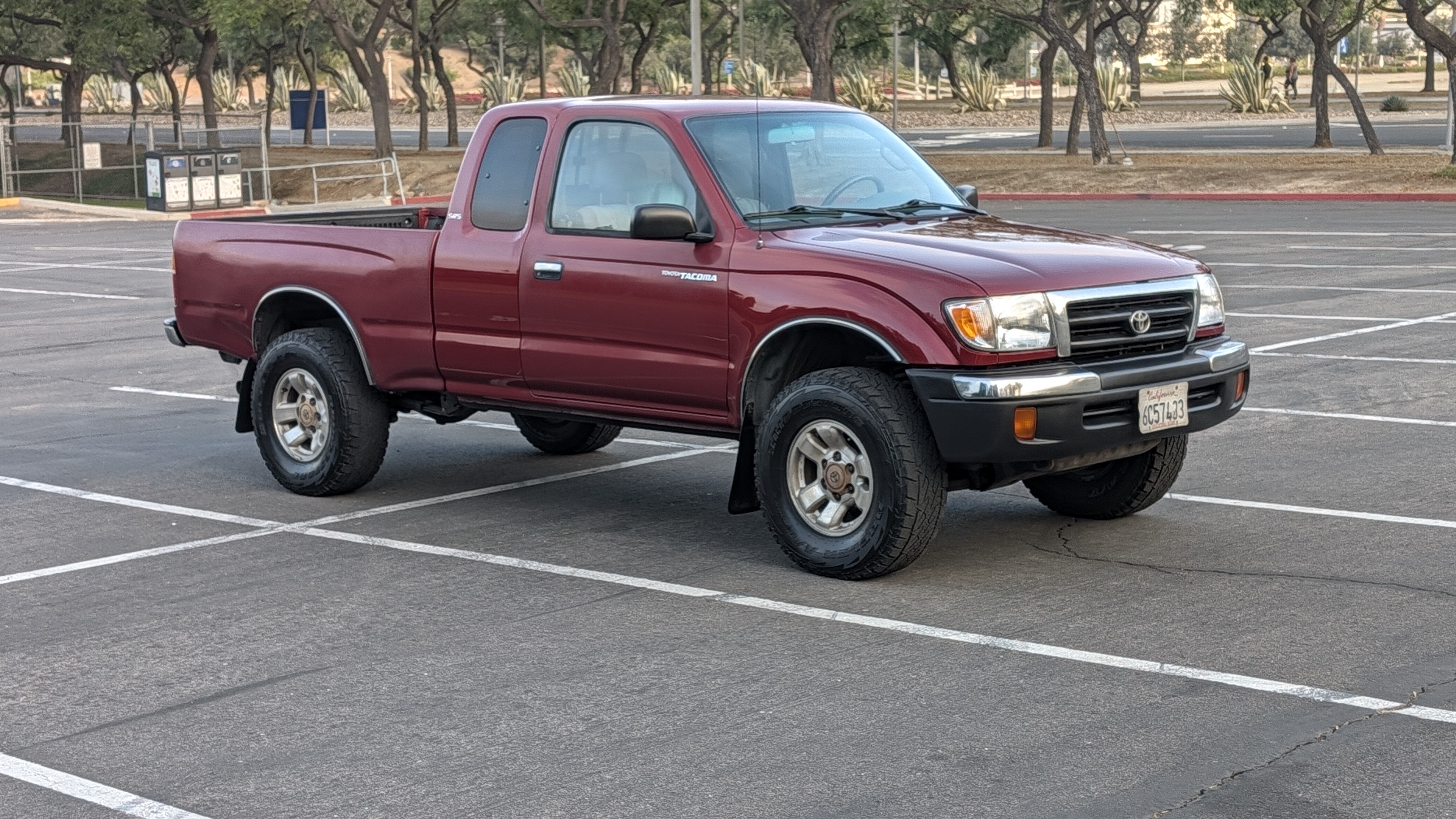 Used 1999 Toyota Tacoma 4x4 Xtracab V6 w/ SR5 Pkg image 1
