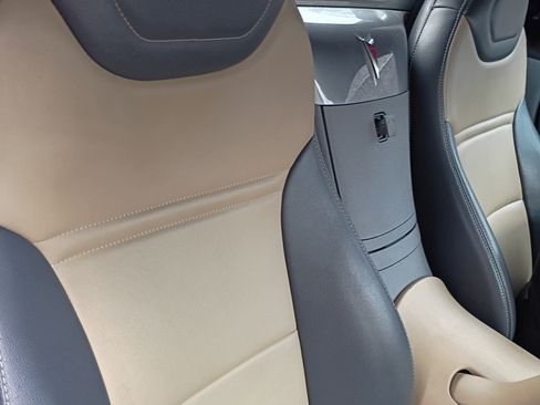 Used 2006 Pontiac Solstice Convertible w/ Premium Package image 8