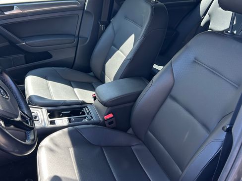 Used 2019 Volkswagen e-Golf SEL Premium image 16