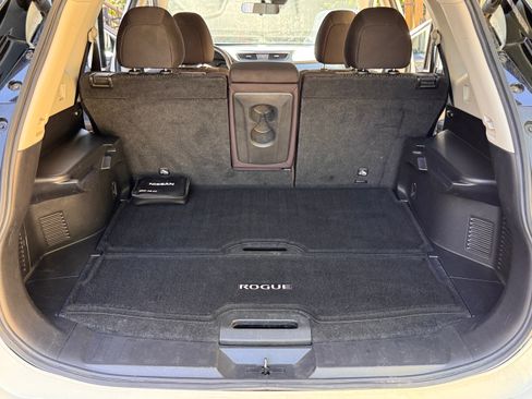 Used 2019 Nissan Rogue SV w/ Premium Package FWD image 13