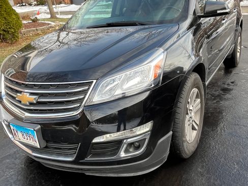 Used 2016 Chevrolet Traverse LT image 2