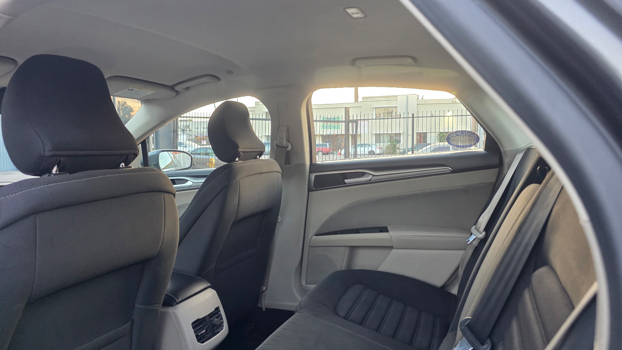 Used 2019 Ford Fusion SE FWD image 12