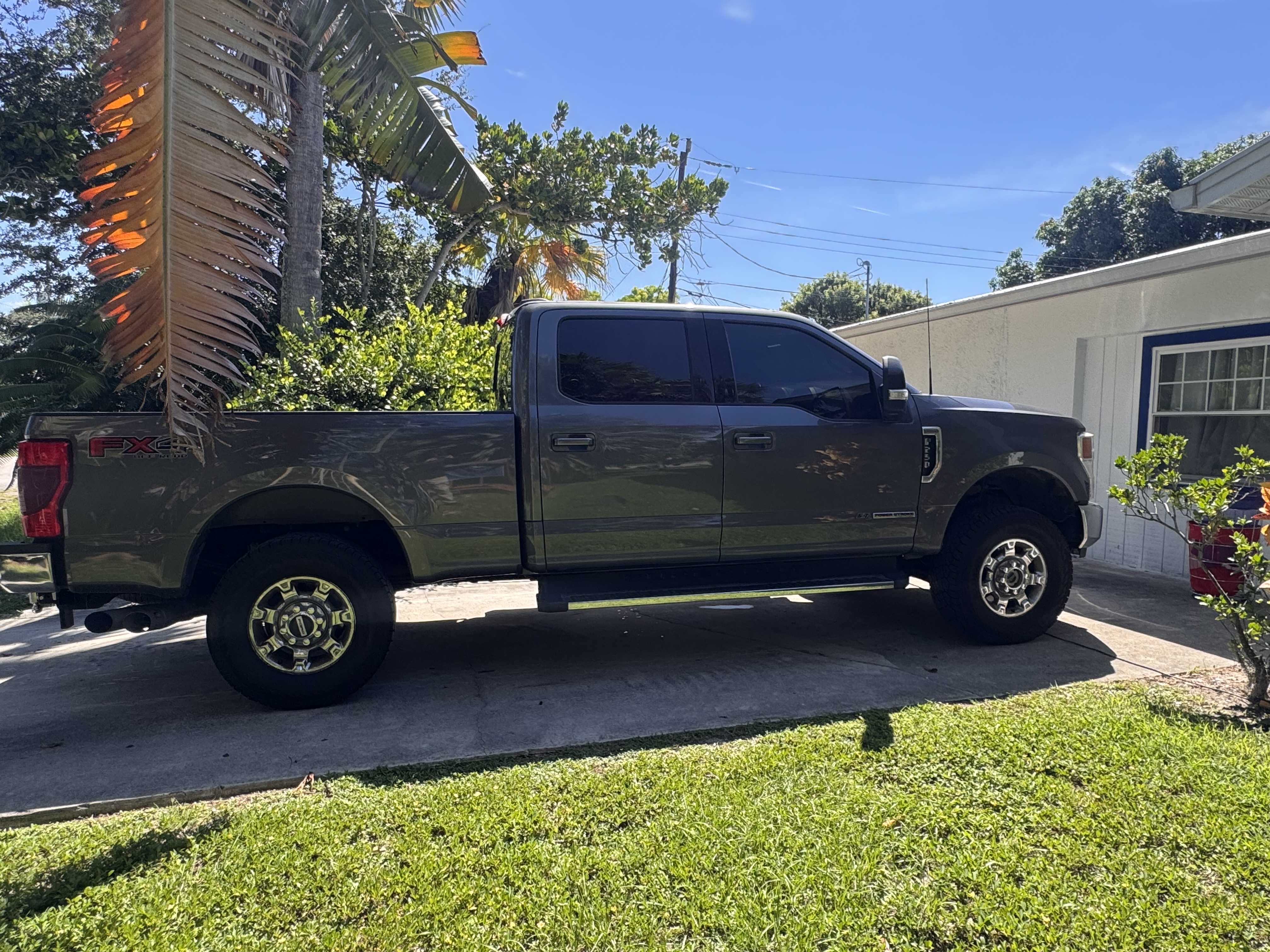 Used 2022 Ford F250 Lariat w/ Lariat Value Package AWD/4WD image 1