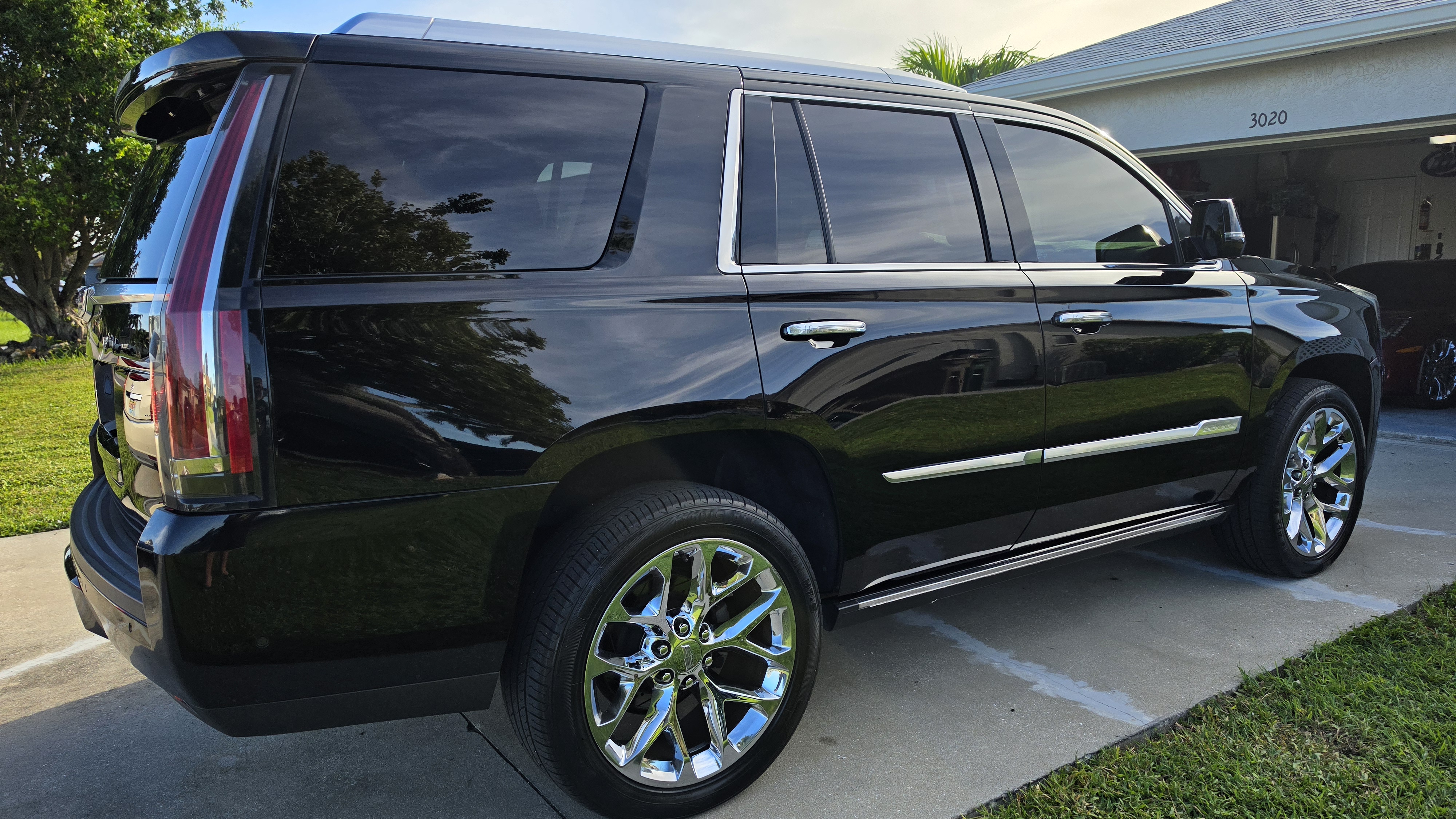Used 2018 Cadillac Escalade Platinum AWD/4WD image 8