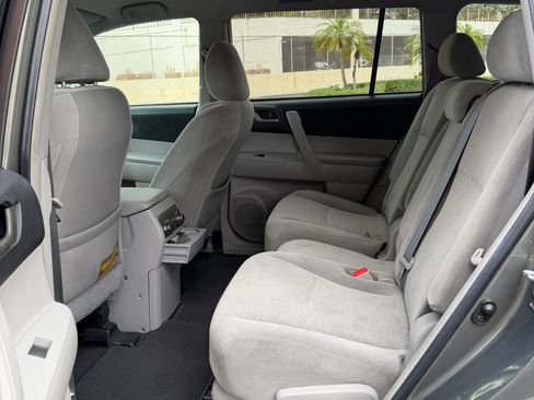 Used 2012 Toyota Highlander Limited w/ Tech Pkg image 17