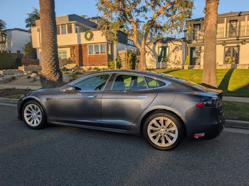 Used 2017 Tesla Model S 75D image 23