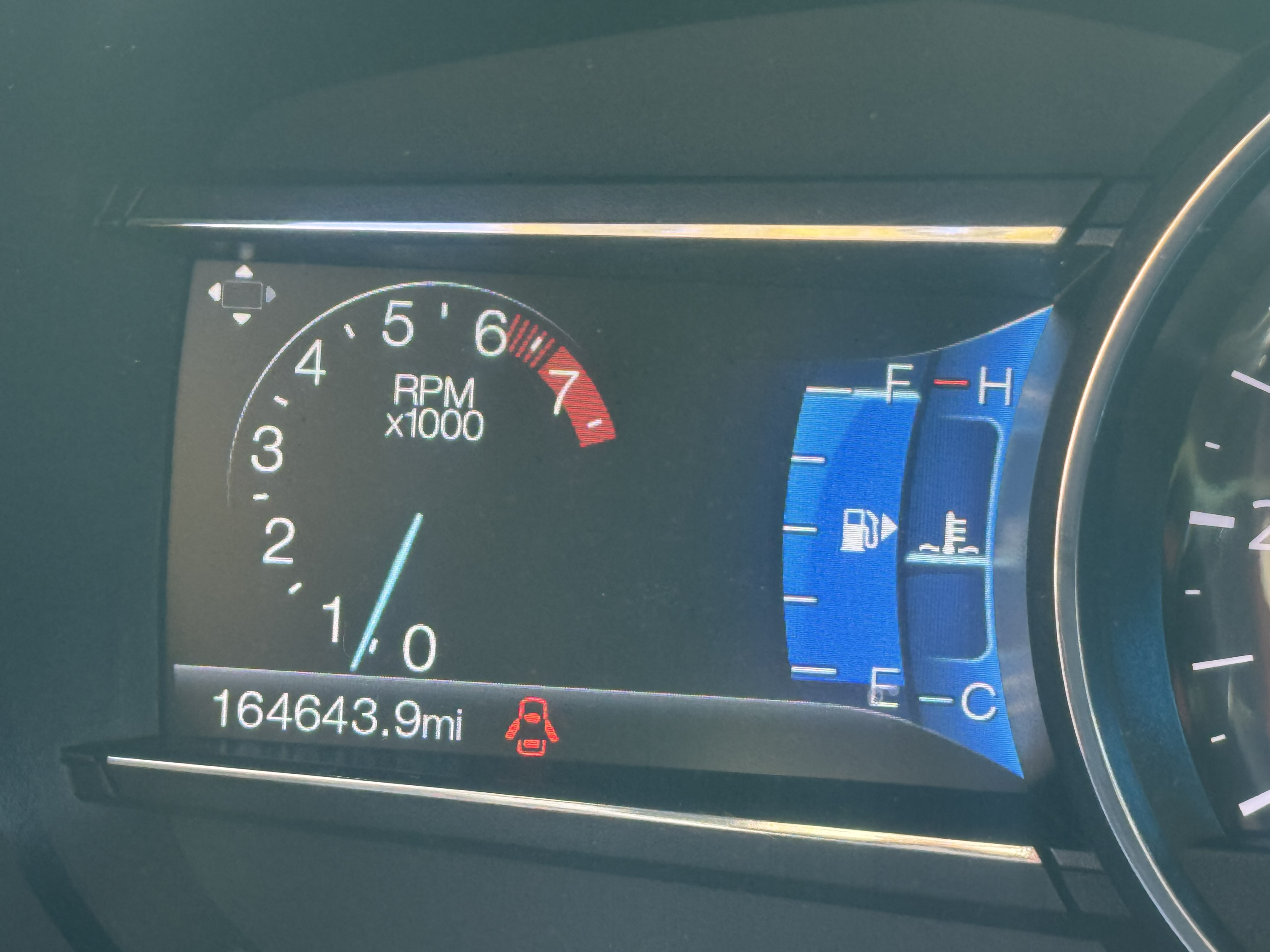 Used 2017 Ford Explorer XLT w/ Equipment Group 202A AWD/4WD image 8
