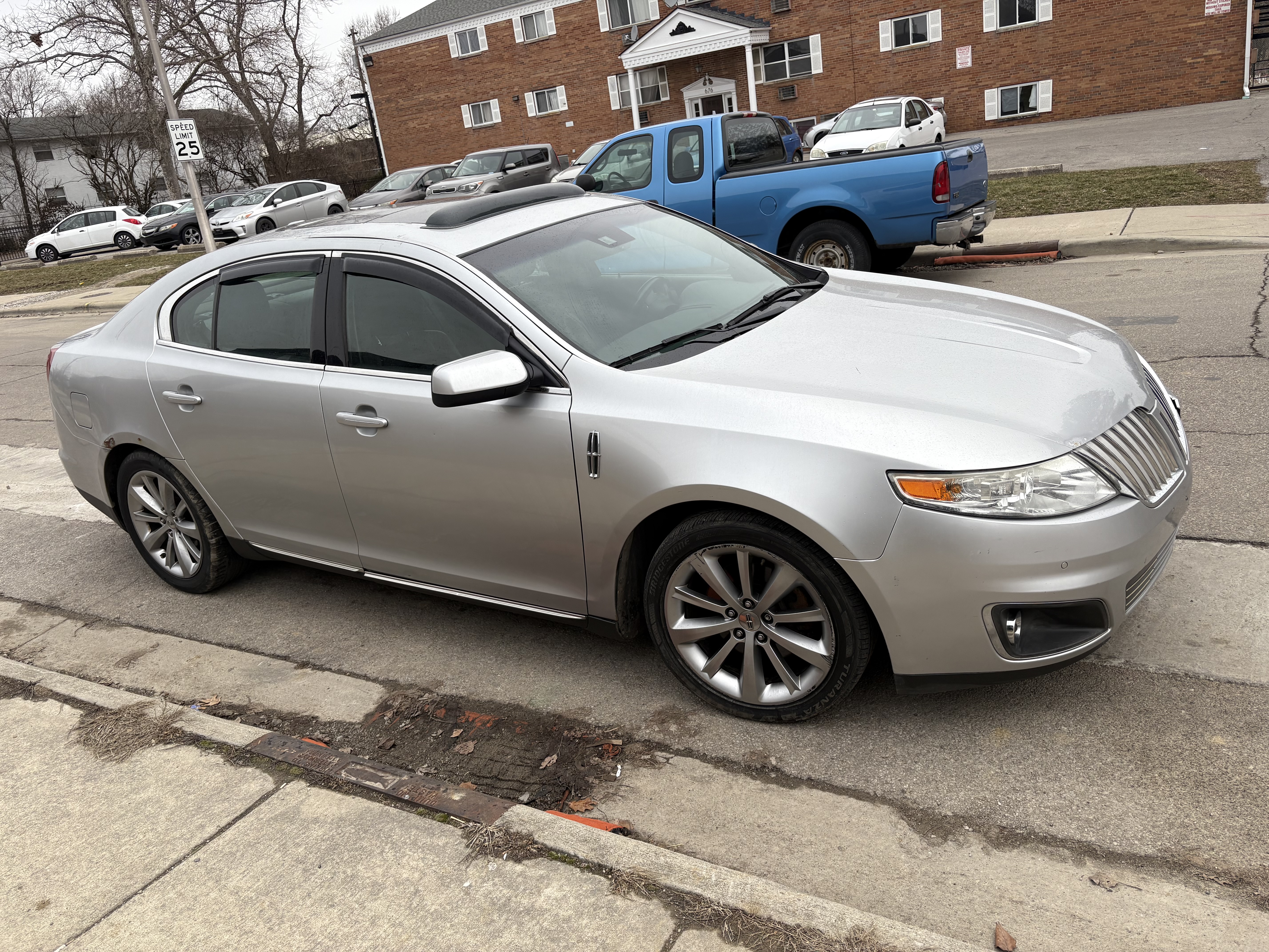 Used 2012 Lincoln MKS FWD image 5