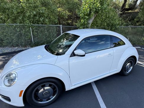 Used 2012 Volkswagen Beetle 2.5 image 1
