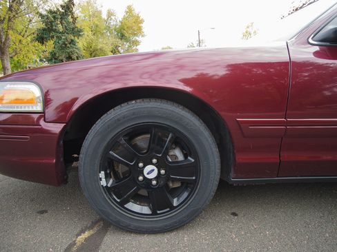 Used 2004 Ford Crown Victoria LX image 10