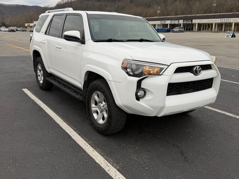 Used 2014 Toyota 4Runner SR5 image 2