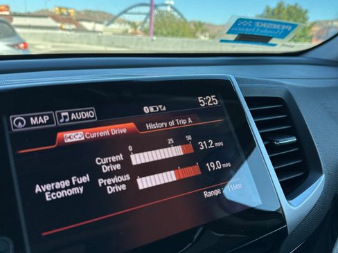 Used 2017 Honda Pilot Touring image 27