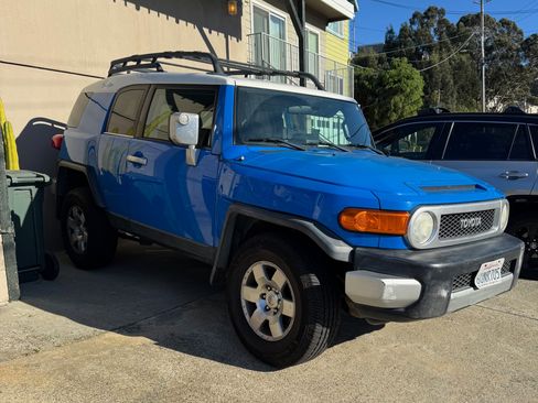 Used 2007 Toyota FJ Cruiser 4WD image 1