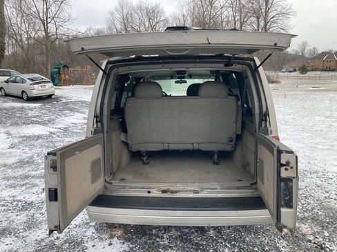 Used 2004 Chevrolet Astro Passenger AWD w/ LS Preferred Equipment Group image 12