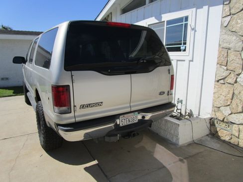 Used 2005 Ford Excursion XLT image 5