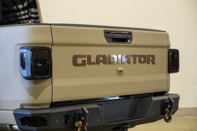 Used 2024 Jeep Gladiator Sport AWD/4WD image 14