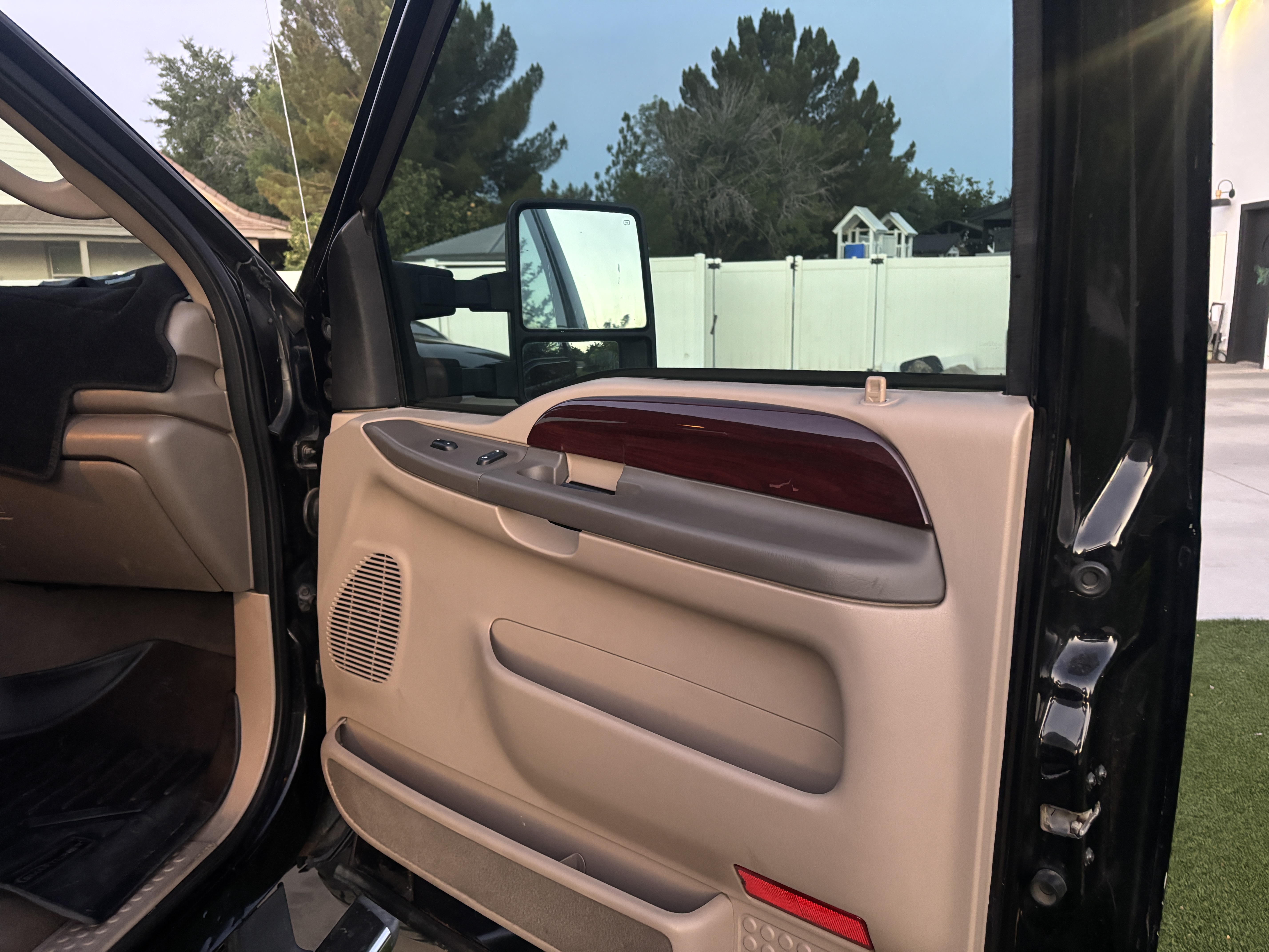 Used 2004 Ford Excursion Limited AWD/4WD image 10