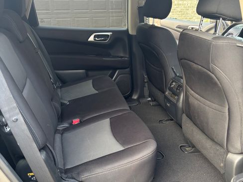 Used 2017 Nissan Pathfinder SV w/ SV Tech Package image 13
