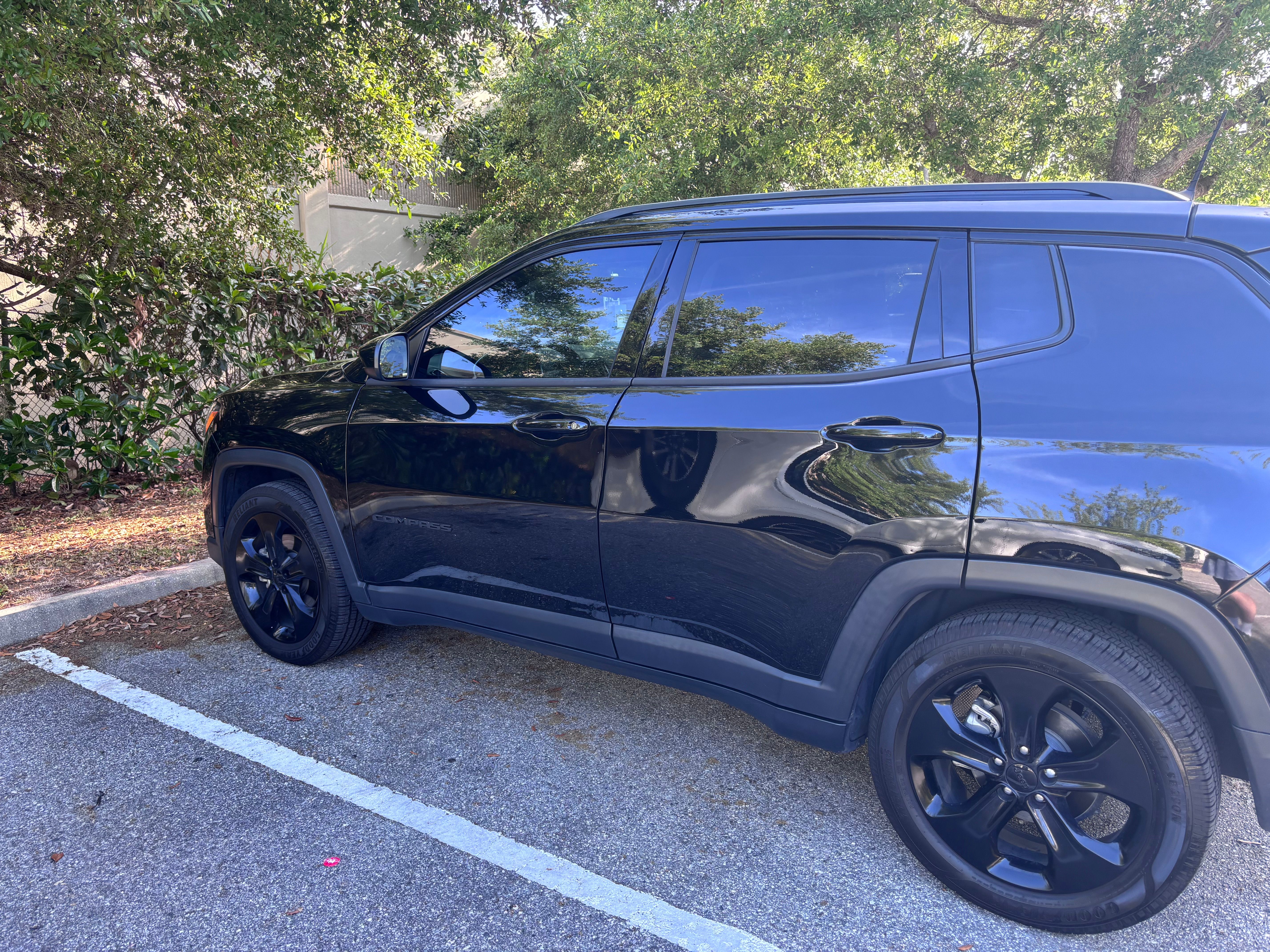 Used 2021 Jeep Compass Latitude FWD image 4